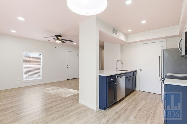 Building Photo - 1308 Southport Dr