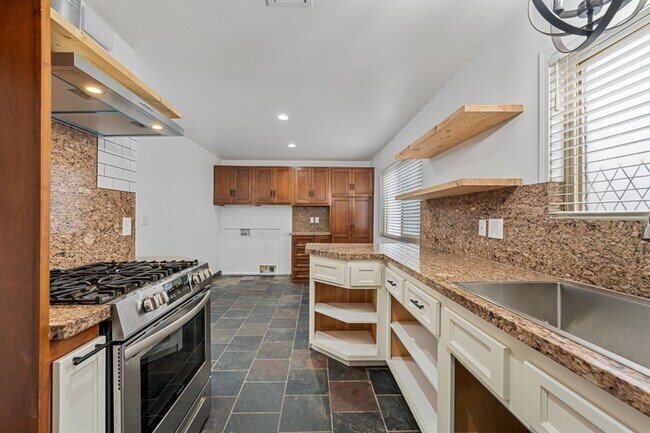 Building Photo - 3923 W 178th St