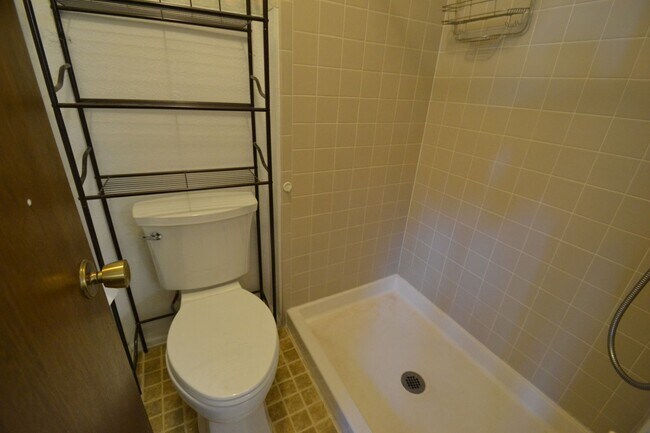 Building Photo - Westside 4 Bedroom with AC!