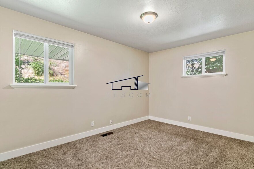 Building Photo - 1334 Henderson Dr