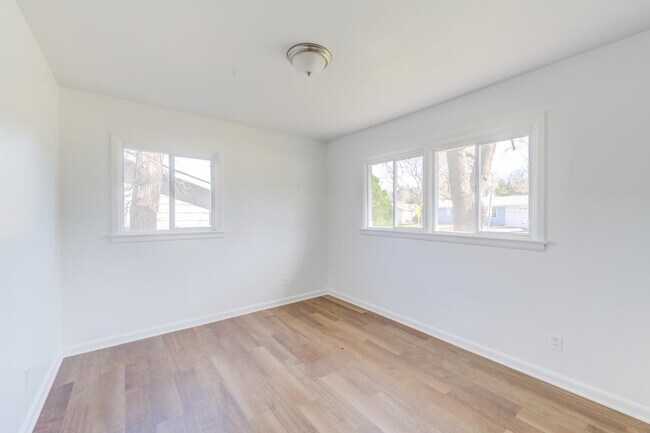 Building Photo - 49 Forestwood Dr