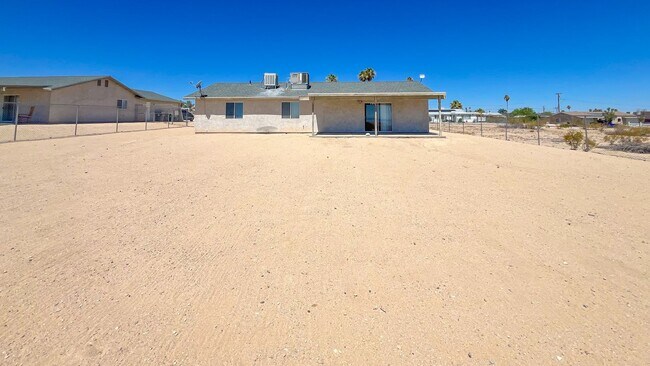 Building Photo - Cute 3 Bedroom 2 Bathroom Home