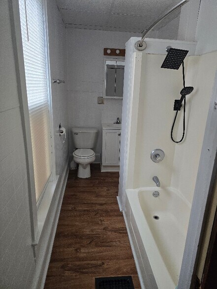 Building Photo - 308 W Maple St