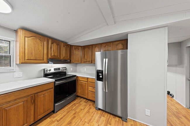 Building Photo - 700 Persimmon St