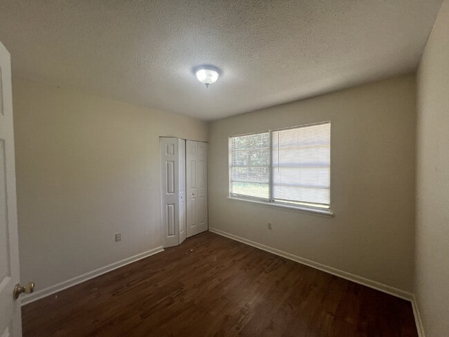 Building Photo - Duplex for Rent