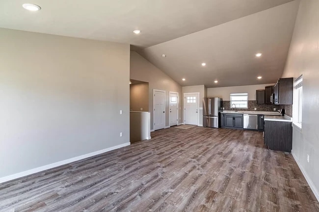 Building Photo - 304 Nieson St