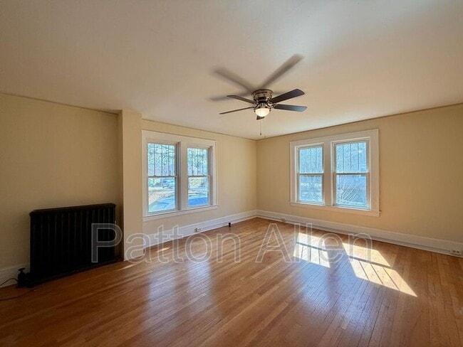 Building Photo - 19 Saluda St