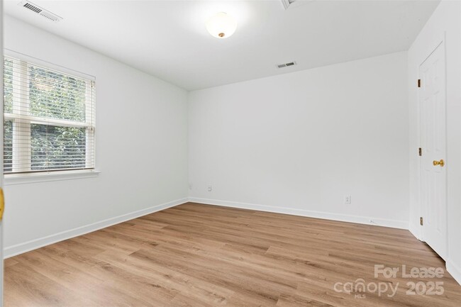 Building Photo - 8122 Village Harbor Dr