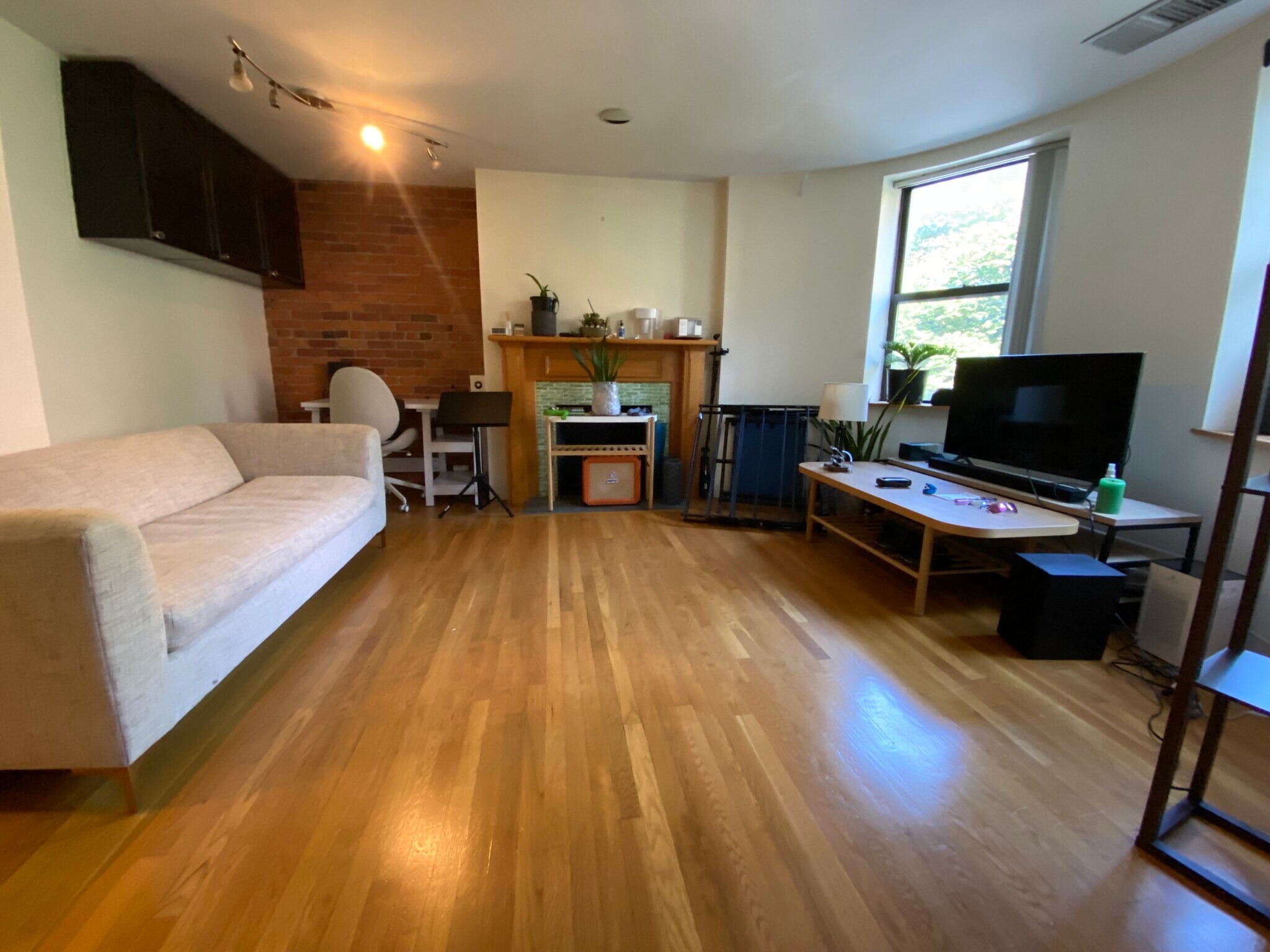 Building Photo - 84 Gainsborough St