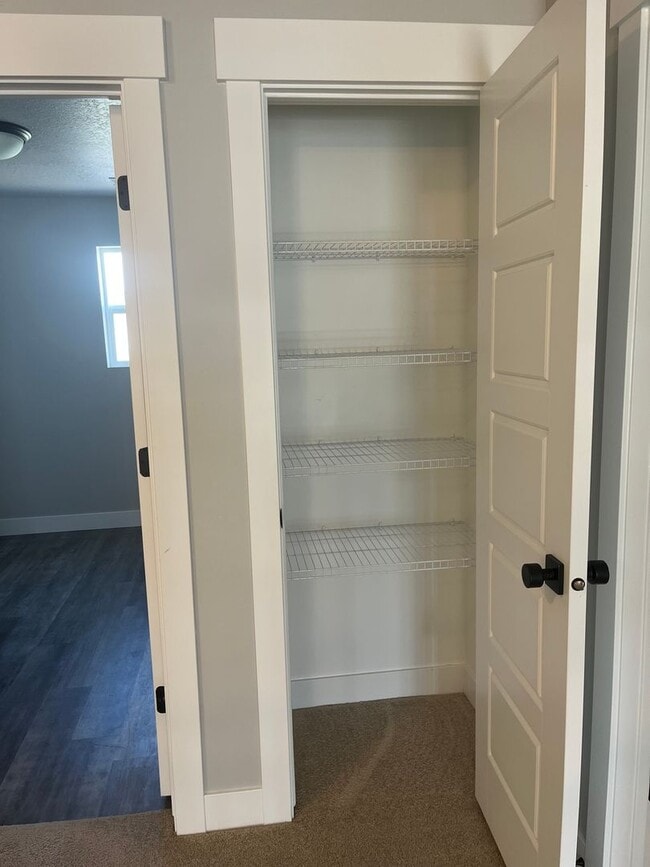 Building Photo - Three Bed, Two and Half Bath Home in Eagle...