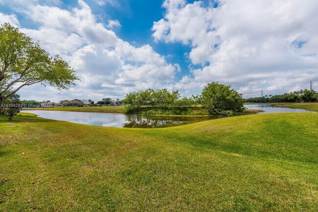 Building Photo - 6392 Aspen Glen Cir