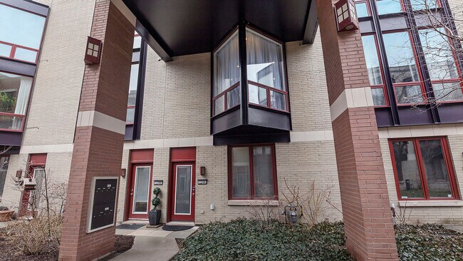 Building Photo - 1244 W Cottage Pl