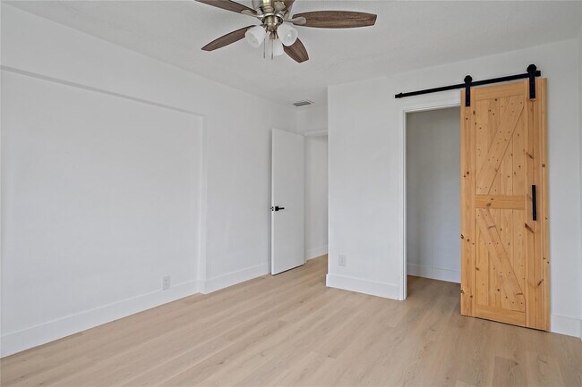 Building Photo - 4510 NW 49th Dr