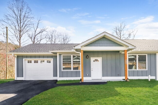 Building Photo - 435 Little Sycamore Ln