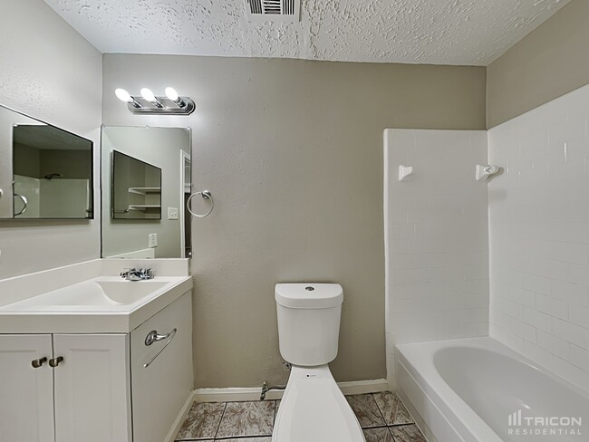 Building Photo - 8711 Croteau Dr