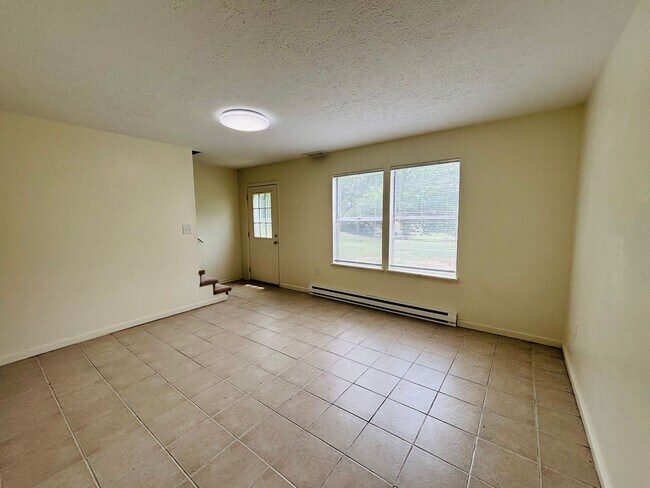 Building Photo - 345 Wakeman Ct NE