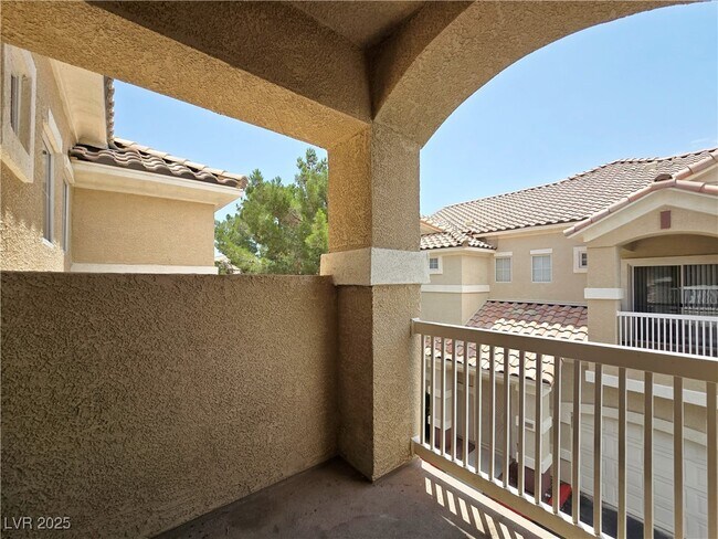 Building Photo - 5855 Valley Dr