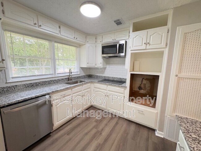 Building Photo - 5061 Thomason Ave
