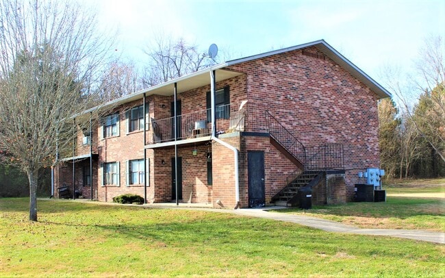 Building Photo - 101 Raintree Ln