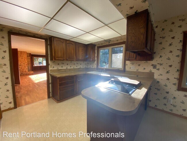 Building Photo - 4 br, 2 bath House - 10275 SE Hillcrest Drive