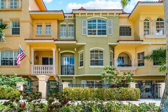Building Photo - 11840 Valencia Gardens Ave