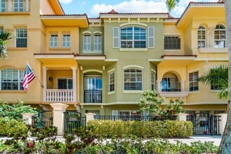 Building Photo - 11840 Valencia Gardens Ave