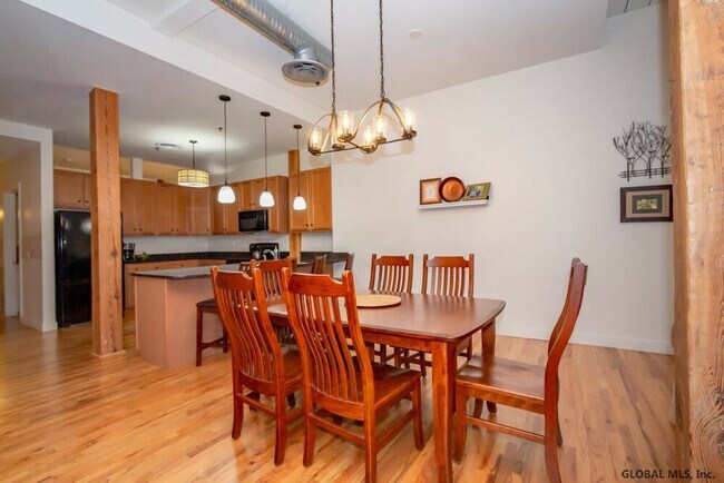 Building Photo - 387 3rd Ave