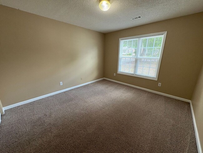 Building Photo - 2 Bed 2 Bath Condo Near Cherry Park
