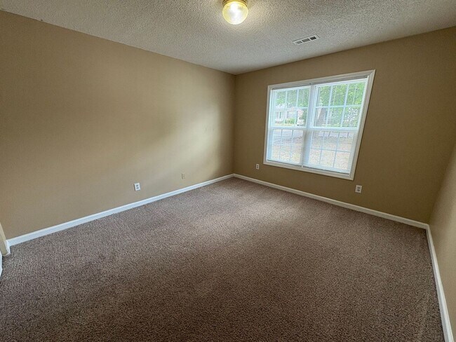 Building Photo - 2 Bed 2 Bath Home Near Cherry Park