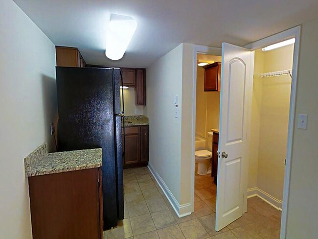 Building Photo - Summit Woods Apts.; Close to App!