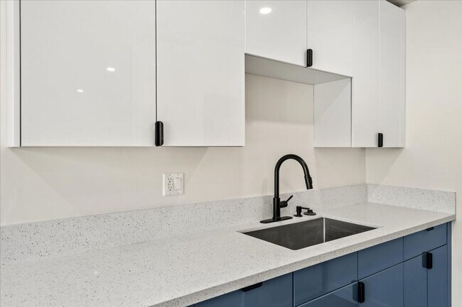 Building Photo - 317 E 97th St