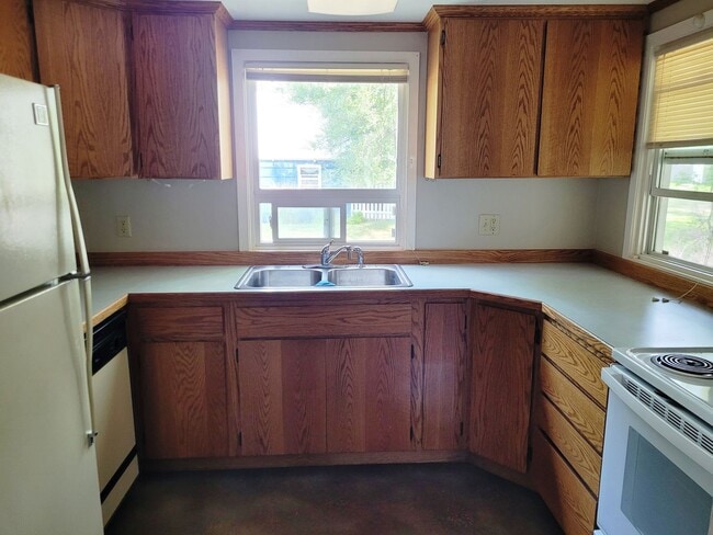 Building Photo - Great 3 bedroom, 2 bath home