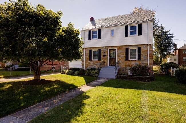 Primary Photo - Charming 3BR/2BA Home with Bonus Room, Sunroom & Private Driveway – Prime Hyattsville Location!