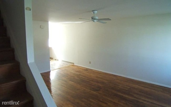 Building Photo - 2 br, 1 bath Townhome - 939 Woodhill Dr