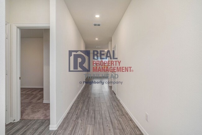 Building Photo - Charming 3-Bedroom Home in Desirable Neighborhood!