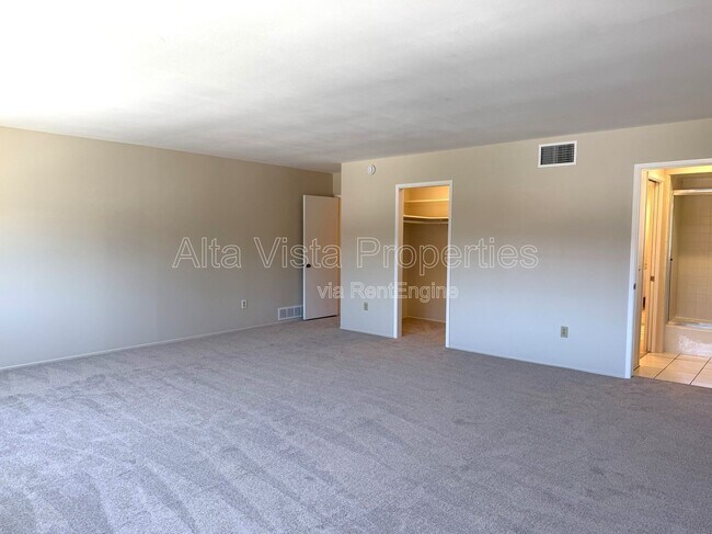 Building Photo - 12480 Escala Ln