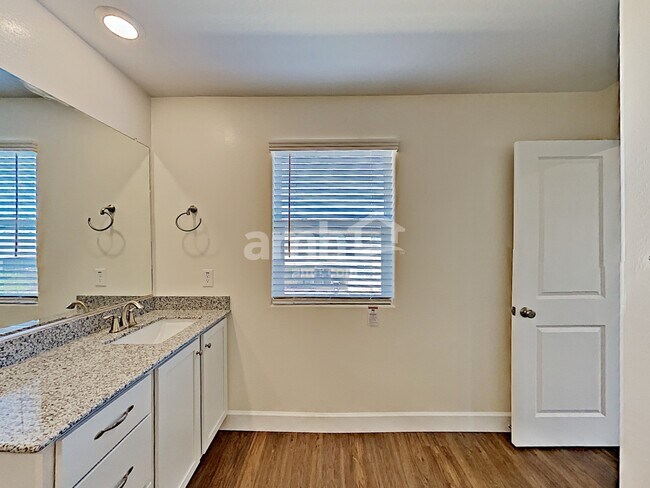 Building Photo - 5944 W Columbine Dr
