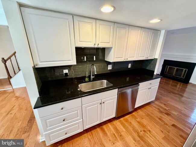 Building Photo - 6291 Kerrydale Dr