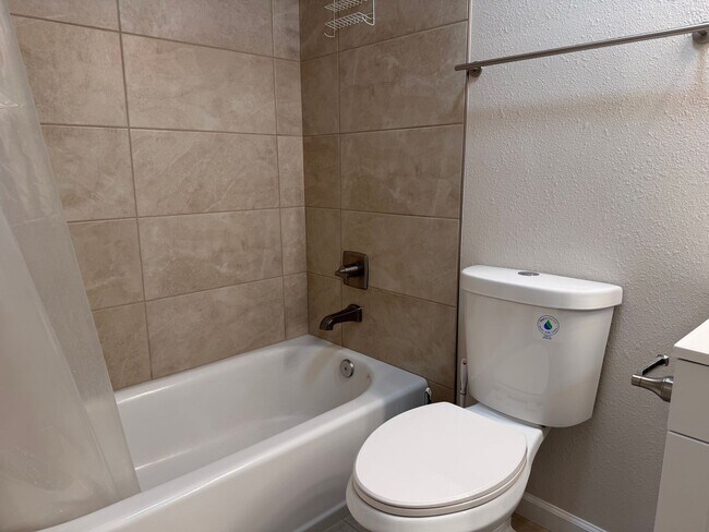 Building Photo - 5417 E Knoll Dr