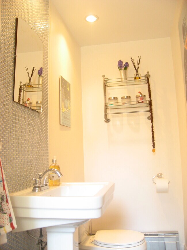 powder room first floor - 1310 Ellsworth St