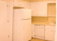 Building Photo - 131 Willow Ln