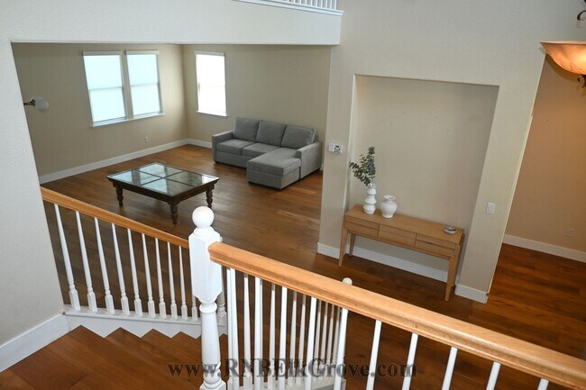 Building Photo - 5 Bedroom Home in Elk Grove! - Resident Benefit Package Property