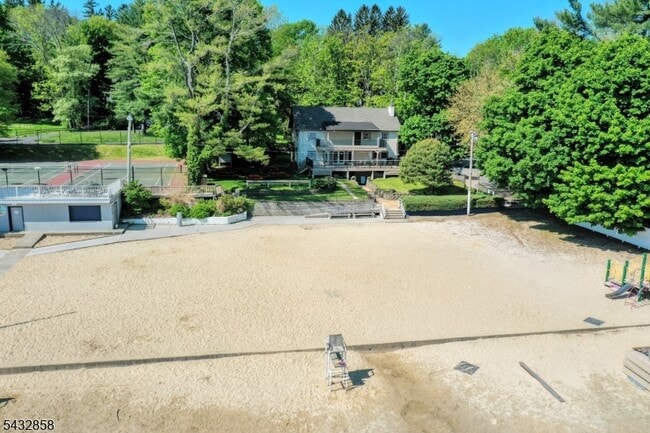 Building Photo - 6 Standish Ln