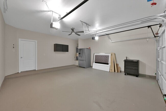 Building Photo - 11323 Creekway Bend Dr