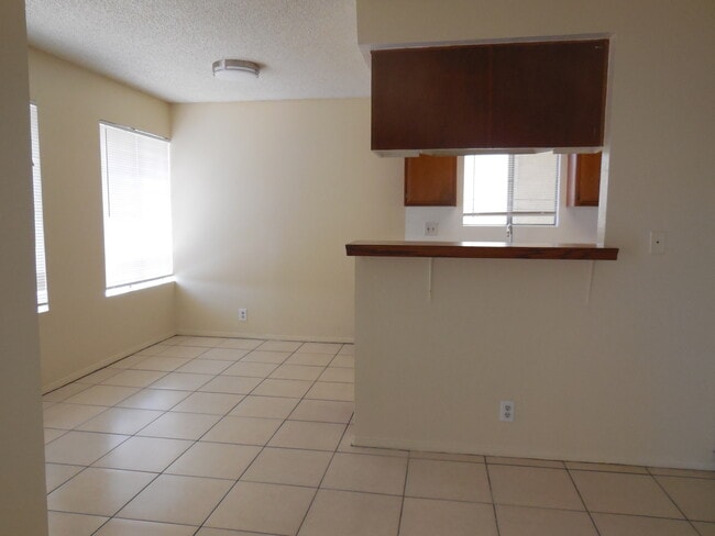 Building Photo - 839 Gaviota Ave