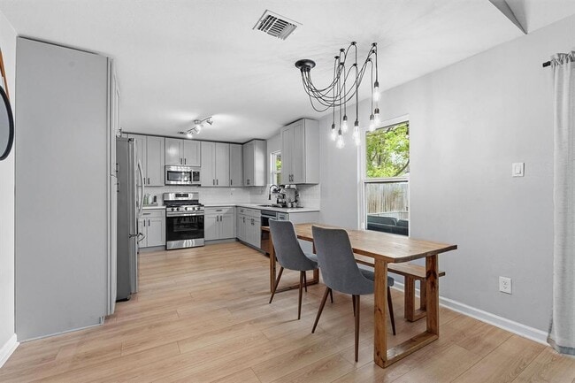 Building Photo - 5804 Brook Valley Dr