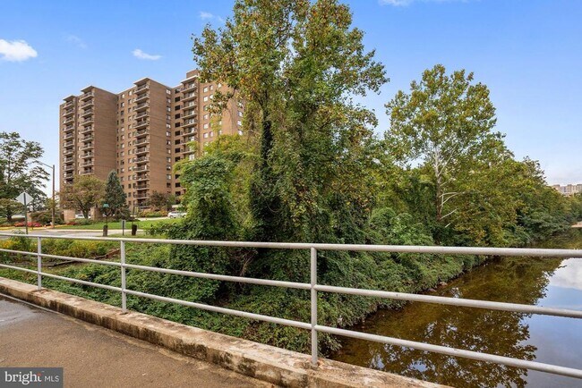 Building Photo - 200 N Pickett St