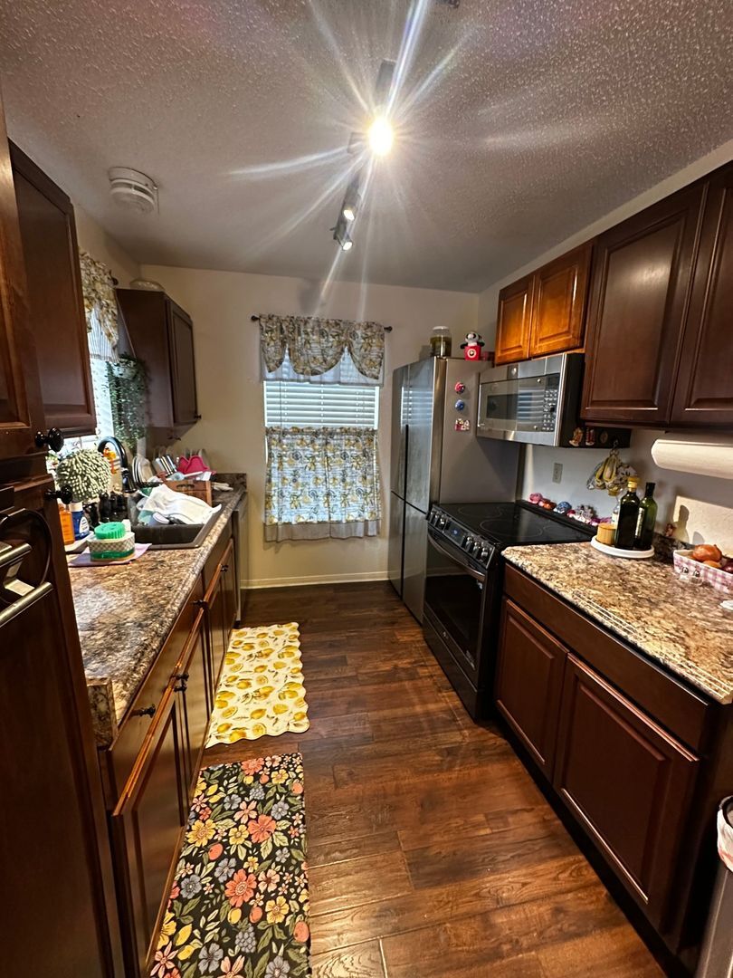 Building Photo - 4703 Stone Ridge Dr