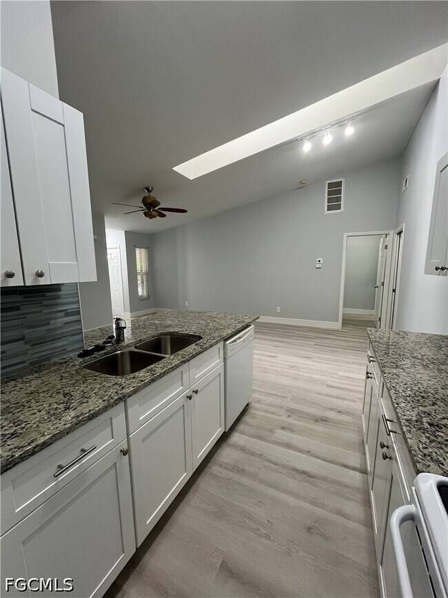 Building Photo - 5111 SW Courtyards Ct