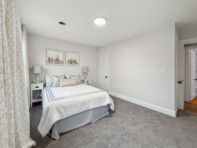 Building Photo - Renovated home in Heart of Hampton Roads